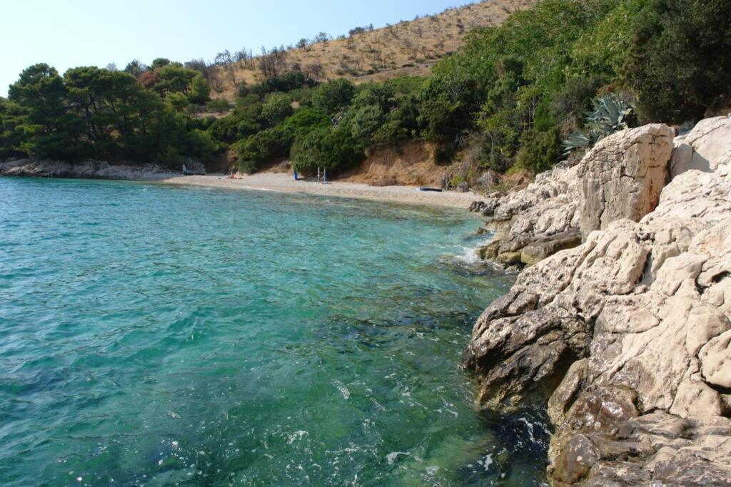 A Small Stone House By The Sea, In A Wineyard Nerezisca Exterior foto